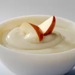 Ябълков крем с ванилов сос