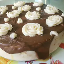Бисквитена торта с пудинг и сметана
