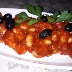 Бобена салата с лютеница и маслини