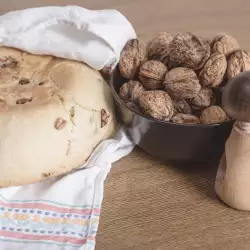 Ароматен хляб с орехи и розмарин
