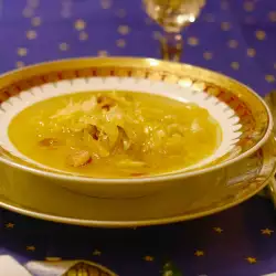 Зелева супа с кренвирши