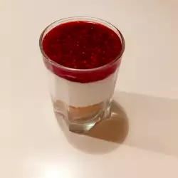 Чийзкейк с малини в чаша