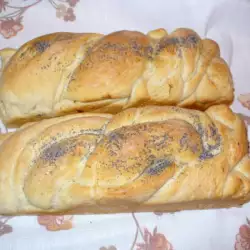Чеснов хляб с маково семе