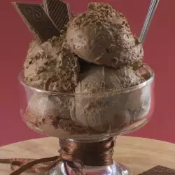 Домашен шоколадов сладолед с бишкоти