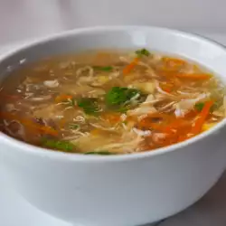 Морковена супа с рулца от раци