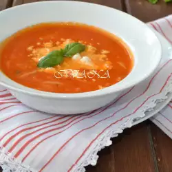 Доматена супа с фиде и сирене