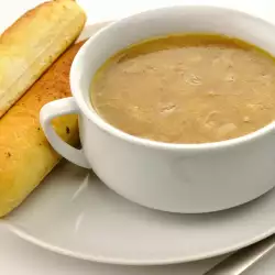 Лучена супа със свинско и хлебчета