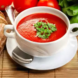 Студена доматена супа с чесън