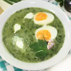 Спаначена супа с яйце