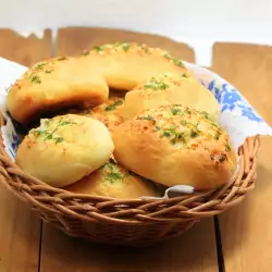 Хлебчета с чеснова паста