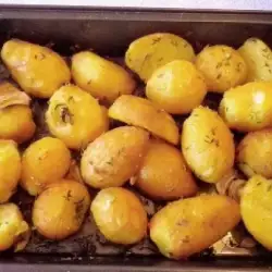 Печени картофи с мащерка и лимон