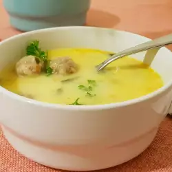 Зеленчукова крем супа с месни топчета