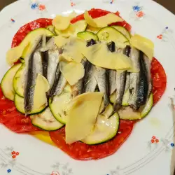 Рибарска салата с копърка и домати