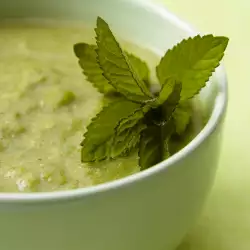 Крем супа с картофи и коприва