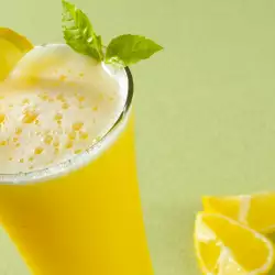 Лимонов шейк с прясно мляко