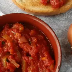 Лятна манджа с домати и лук
