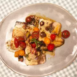 Риба с чери домати и маслини на тиган