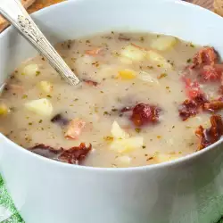 Супа от праз с наденички