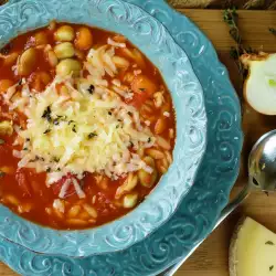 Макаронена супа с домати