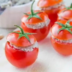 Пълнени домати с гъби и херинга