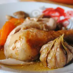 Пиле с моркови и чесън в плик