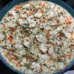 Пилешко филе с ориз и моркови на фурна