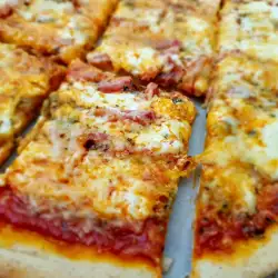 Пица с бекон и 3 вида сирена