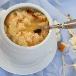 Картофена супа с чеснови крутони