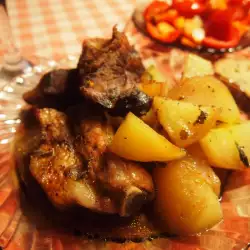 Мариновани ребърца с картофи и червено вино на фурна