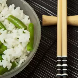 Оризова салата със зелен фасул и кълнове