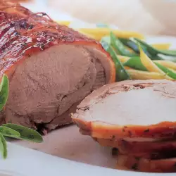 Свинско печено с медена глазура и салвия