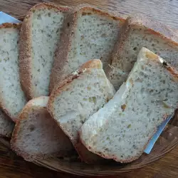 Ръжен хляб с кимион в хлебопекарна