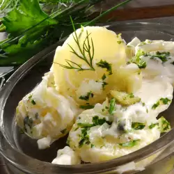 Картофи и свежи краставици