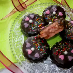 Шоколадови бисквити с марципан и конфитюр