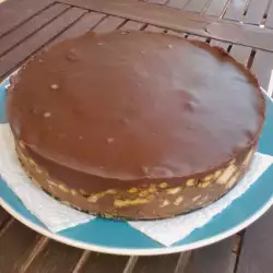 Шоколадова торта с натрошени бисквити