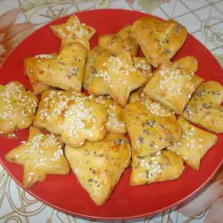 Солени бисквитки с топено сирене и кашкавал