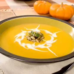 Тиквена супа с крутони