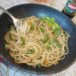 Спагети с босилек и чесън