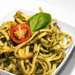 Спагети с краставичен сос