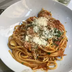 Спагети с аншоа и бадеми