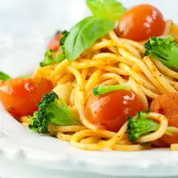 Спагети с шунка и броколи