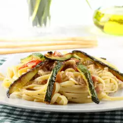 Спагети с тиквичка и шунка