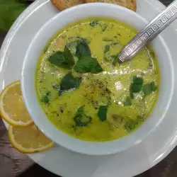 Лесна спаначена супичка със застройка