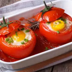 Печени домати с яйца и сос Песто