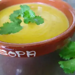 Тиквена крем супа с картофи и сметана