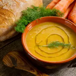 Морковена супа със сусамено песто