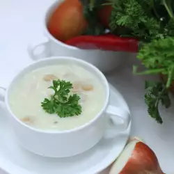 Пилешка крем супа със зеленчуци и сметана