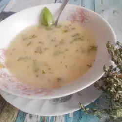 Зеленчукова супа с пресен босилек и мащерка