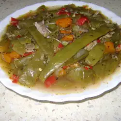 Зеленчукова яхния със свинско месо