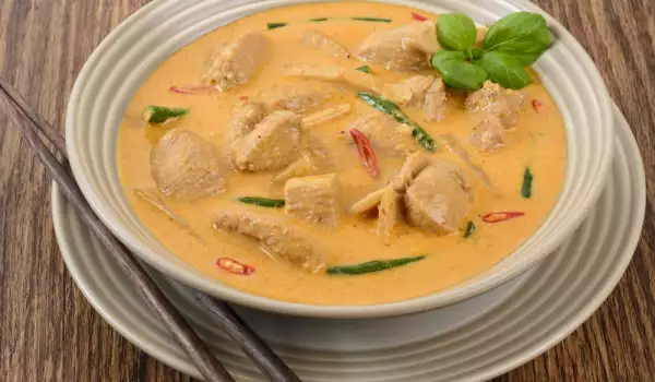 Пилешка супа с къри - виетнамска